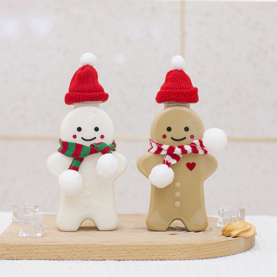 Bouteilles en plastique de jus de Noël avec le chapeau de preuve de fuite, bouteilles vides de thé de lait