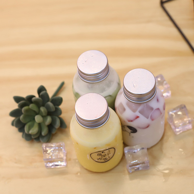 Bouteilles de thé au lait en plastique avec poignée pour une consommation efficace et efficace