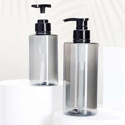 Étiquetage des bouteilles d'hydratant artificiel avec échantillonnage et manipulation de surface