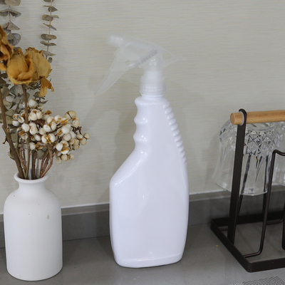 Bouteille de pulvérisateur à déclencheur de couleur claire conçue pour pulvériser des liquides à déclencheur