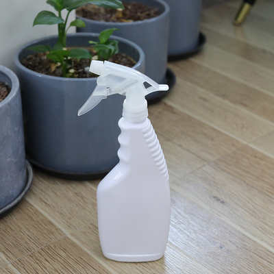 Bouteille de pulvérisateur à déclencheur de couleur claire conçue pour pulvériser des liquides à déclencheur