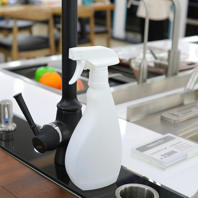 Dispensateur de récipient de pulvérisation de logo personnalisé pour des solutions de distribution de cosmétiques cohérentes