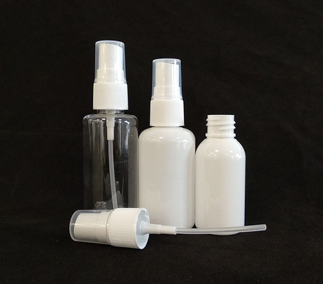 Bouteille de pulvérisation en plastique en PET lisse pour un usage quotidien avec couleur transparente et design classique