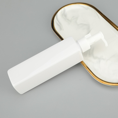 Bouteilles de pulvérisation PET transparentes de différentes capacités pour un usage quotidien