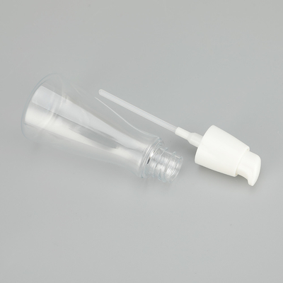 Bouteille de pulvérisation en PET transparente et ronde avec un design classique