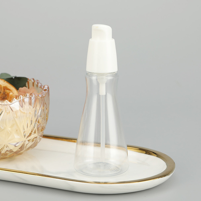 Bouteille de pulvérisation en PET transparente et ronde avec un design classique