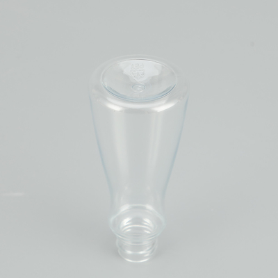 Bouteille de pulvérisation en PET transparente et ronde avec un design classique