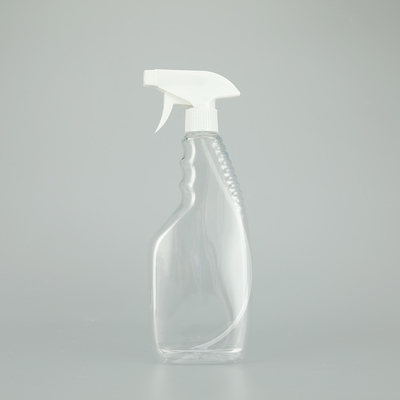 Une bouteille en plastique en PET avec une couleur transparente.