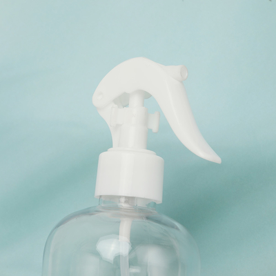 Bouteilles de lotion en plastique transparent avec un capuchon blanc et un col électroplaté UV