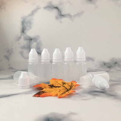 Bouteille en PET ronde à vis à capuche à l'épreuve des enfants E liquide transparente avec couleur d'impression personnalisée