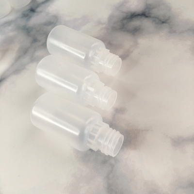 Bouteille en PET ronde à vis à capuche à l'épreuve des enfants E liquide transparente avec couleur d'impression personnalisée