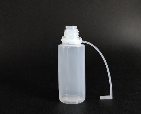Bouteilles à goutte à goutte en plastique à bouchon à vis élégant avec une surface lisse