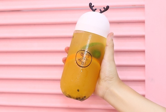 Bouteilles de thé au lait transparentes et réutilisables en plastique avec couvercle