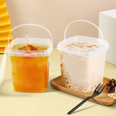 Bouteilles de thé au lait isolées avec vis sur couvercle