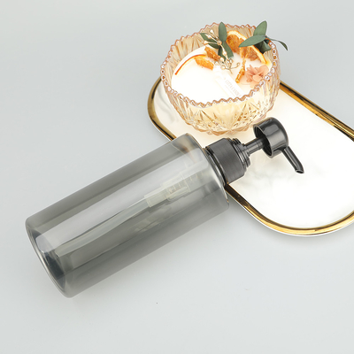 Bouteille de pompe à capuche en PET rose de calibre 24 mm avec sérigraphie personnalisée