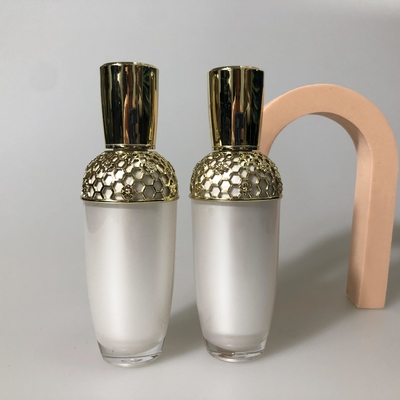 Bouteille de pompe PET vibrante sécrétée en soie sur mesure pour les soins personnels et cosmétiques