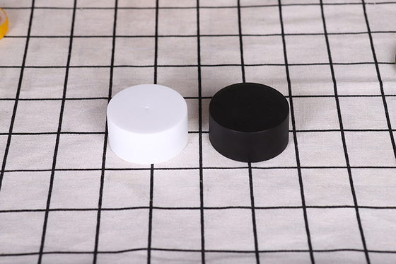 Bouteilles de boissons recyclables à l' épreuve des fuites, claires, carrées et rondes, à vis en plastique moderne sur couvercle, pour une utilisation facile.