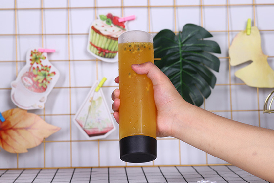 Bouteilles de boissons recyclables à l' épreuve des fuites, claires, carrées et rondes, à vis en plastique moderne sur couvercle, pour une utilisation facile.