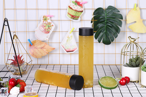 Bouteilles de boissons recyclables à l' épreuve des fuites, claires, carrées et rondes, à vis en plastique moderne sur couvercle, pour une utilisation facile.