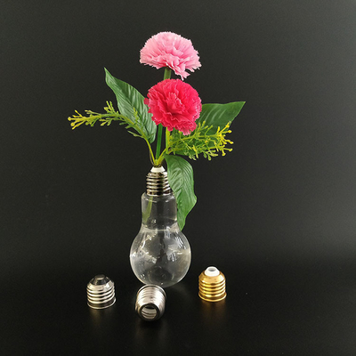 Une tasse en PET réutilisable avec paille