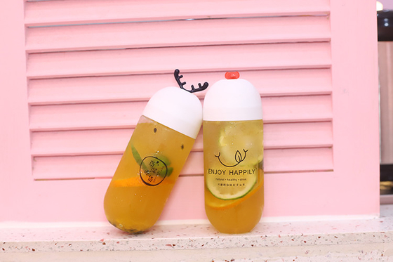 Bouteilles de thé au lait en plastique à l'épreuve des fuites carrées moyennes avec vis sur le couvercle et la poignée