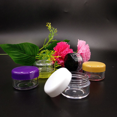 Un pot cosmétique en plastique à surface lisse 10 ml 15 ml 30 ml 60 ml 80 ml 100 ml 120 ml 150 ml avec un design transparent