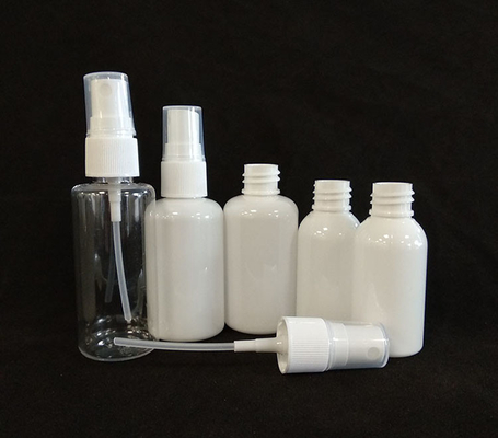 Produits essentiels pour la salle de bains Flasque de pulvérisation en PET à surface lisse et ronde