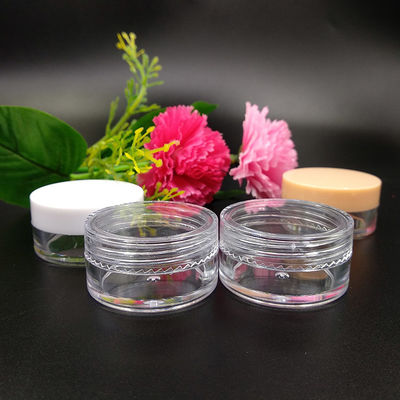Ensemble de pots en plastique Des pots cosmétiques en plastique avec des couvercles de 100 diamètres