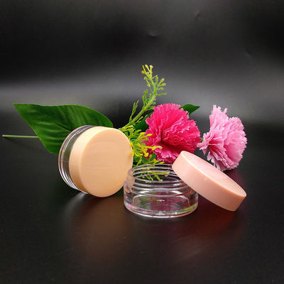 Bouteille de beauté en plastique avec une surface lisse