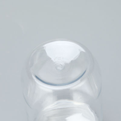 Des bocaux en plastique transparents de 100 diamètres, idéaux pour tous les besoins en matière d'espace et de stockage