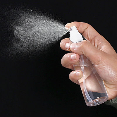 Flacon pulvérisateur classique en plastique PET, essentiel pour les besoins quotidiens