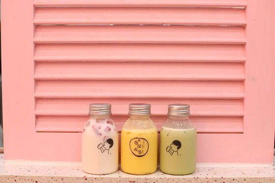 Bouteilles de thé au lait à enroulement à couvercle moyen caractéristique étanche garantissant la commodité et la sécurité dans la manipulation des boissons