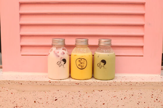 Bouteilles de thé au lait à enroulement à couvercle moyen caractéristique étanche garantissant la commodité et la sécurité dans la manipulation des boissons