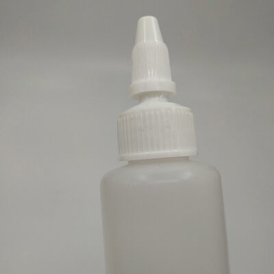 Flacons compte-gouttes en plastique et verre conçus avec une surface lisse et un bouchon à vis assurant une étanchéité parfaite pour les liquides.