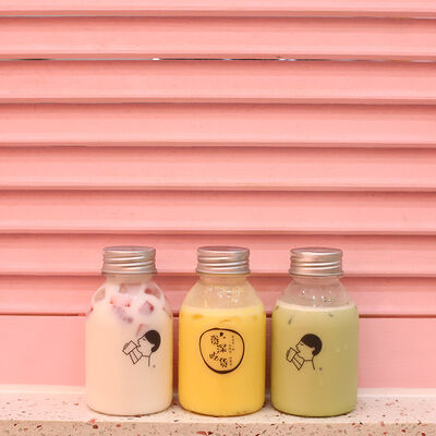 Chicasses en plastique pour thé aux perles, parfaites pour la préparation commerciale de thé aux perles, contenants à boissons pratiques et fonctionnels