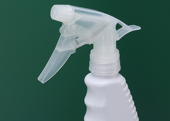 Bouteilles en plastique de 200 ml pour pulvérisation de liquides avec sérigraphie en blanc / transparent