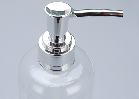 La bouteille vide de shampooing avec l'acier inoxydable pompe les bouteilles en plastique pour les huiles essentielles, les lotions et le savon liquide