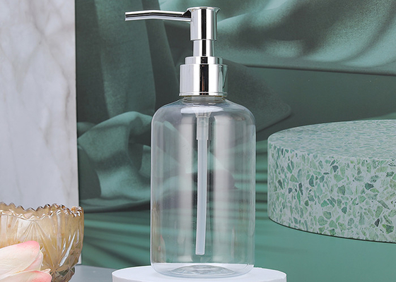 La bouteille vide de shampooing avec l'acier inoxydable pompe les bouteilles en plastique pour les huiles essentielles, les lotions et le savon liquide