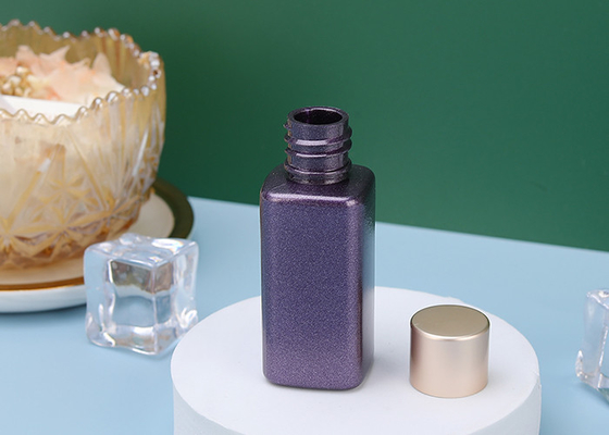 La lotion en plastique cosmétique vide met 28*67mm en bouteille