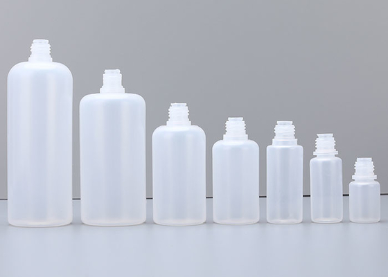 Le compte-gouttes en plastique liquide de compression de petite bouche met 100ml en bouteille 120ml