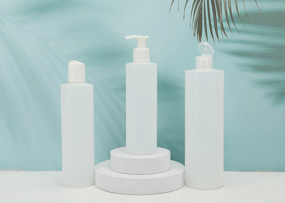 Bouteilles rechargeables en plastique de pp avec le blanc clair de chapeau de disque de presse