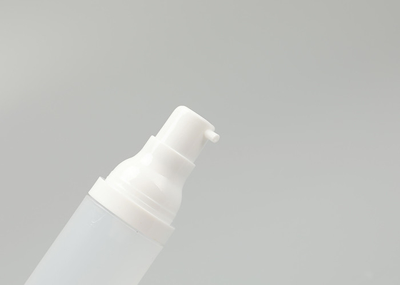 Taille privée d'air de voyage de bouteille de pompe de crème cosmétique privée d'air claire rechargeable