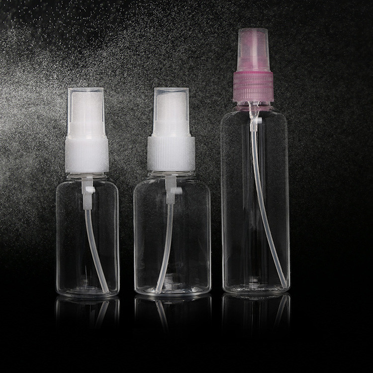 Bouteille de pulvérisation en plastique en PET lisse pour un usage quotidien avec couleur transparente et design classique
