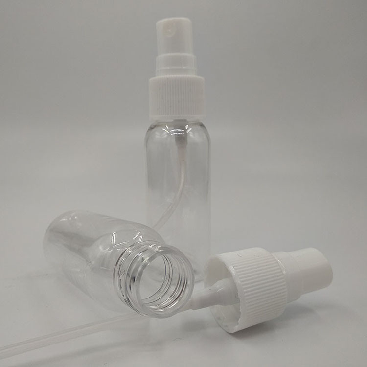 Bouteille de pulvérisation en PET transparente à surface lisse pour un usage quotidien Conception classique dans diverses capacités